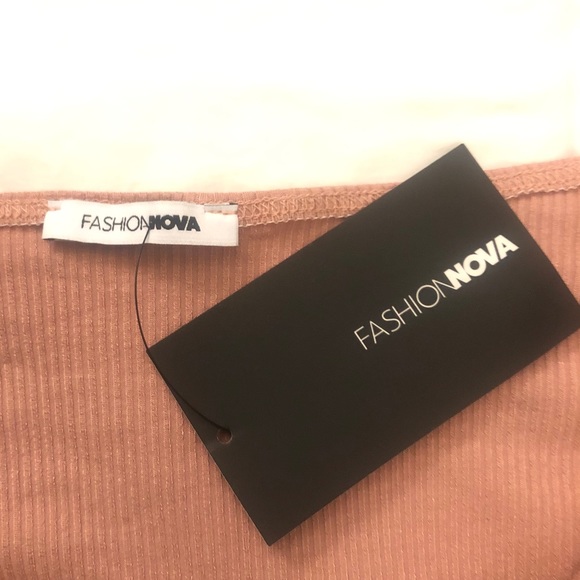 NWT Fashion Nova Off the shoulder crop top XS - Picture 2 of 8